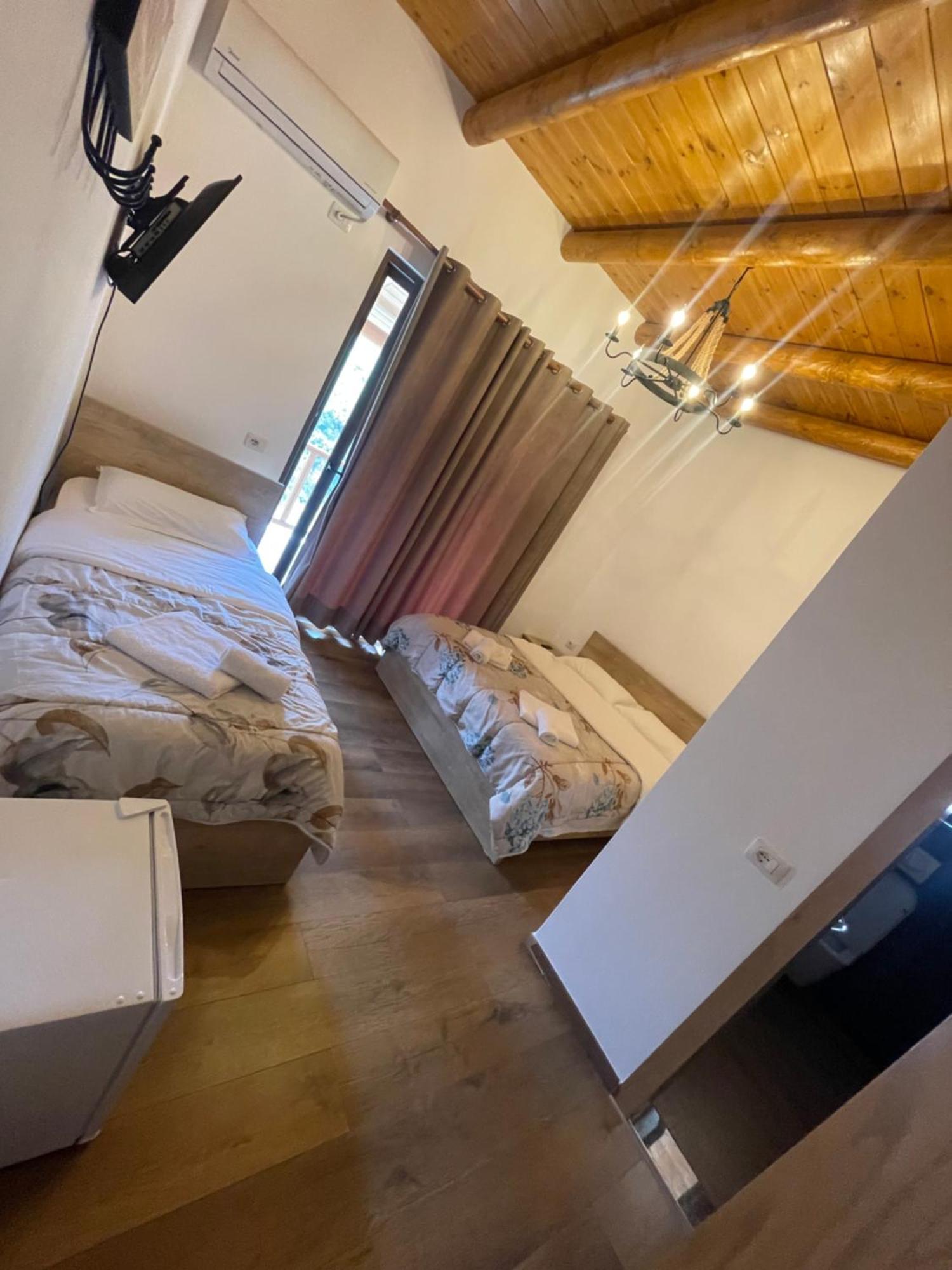 Guest House Bracaj Zhaban Extérieur photo